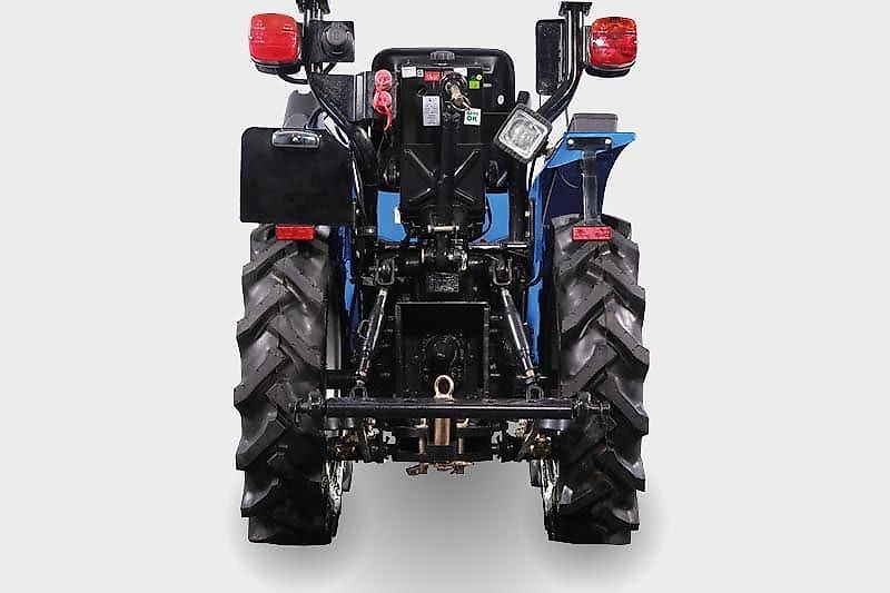 Solis 20 Frontlader / Ackerstollenbereifung / STVO / Allrad