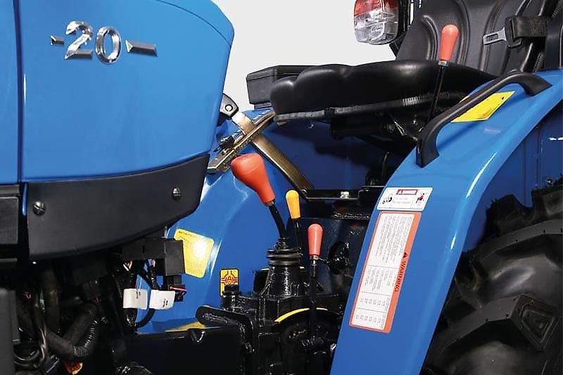 Solis 20 Frontlader / Ackerstollenbereifung / STVO / Allrad