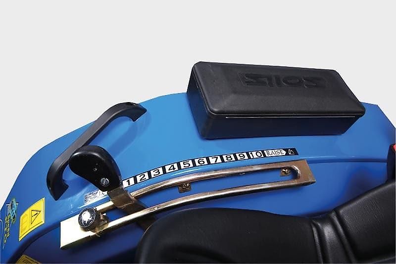 Solis 20 Frontlader / Ackerstollenbereifung / STVO / Allrad