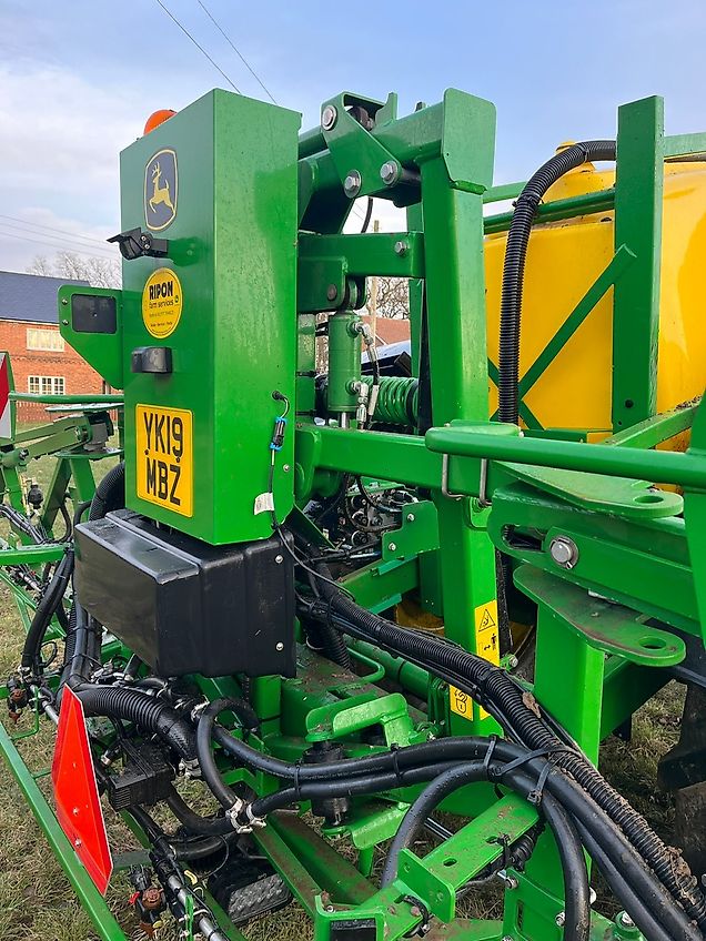 John Deere R740i
