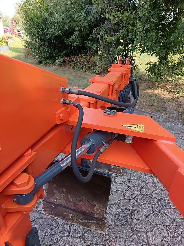 Howard Kein Lemken Schwenkpflug 4 scharig Howard SPS4 mit 180 cm Arbeitsbreite für Schlepper ab 80PS hydraulische Schnittbreitenverstellung rationeles Pflügen mit Hoher Flächenleistung ideal für Biobetriebe zur Beikrautbekämpfung mit 5 cm Schältiefe