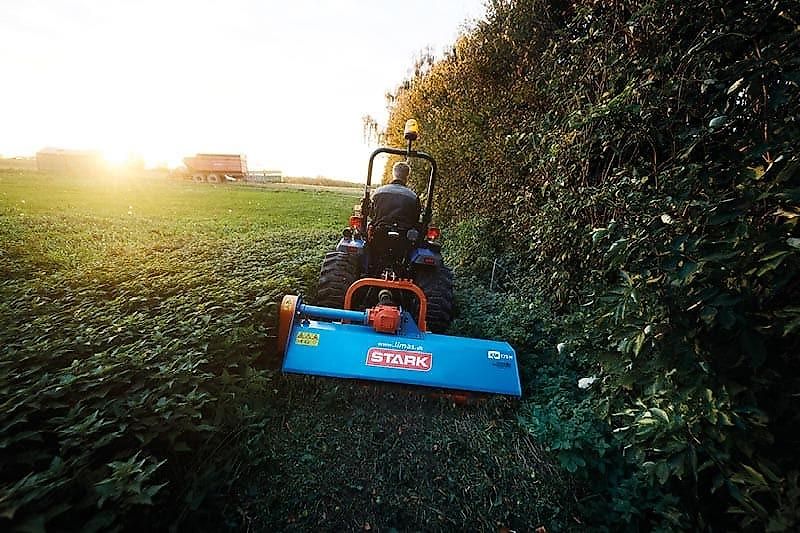 Solis 26 Frontlader / Ackerstollenbereifung / STVO / Allrad