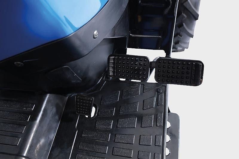 Solis 26 Frontlader / Ackerstollenbereifung / STVO / Allrad