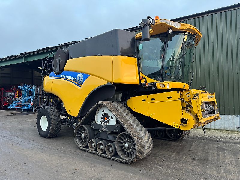 New Holland CR9080 c/w 30ft Varifeed Header