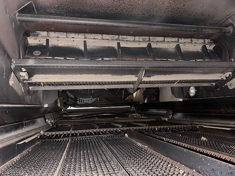 New Holland CR9080 c/w 30ft Varifeed Header