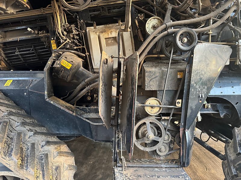 New Holland CR9080 c/w 30ft Varifeed Header