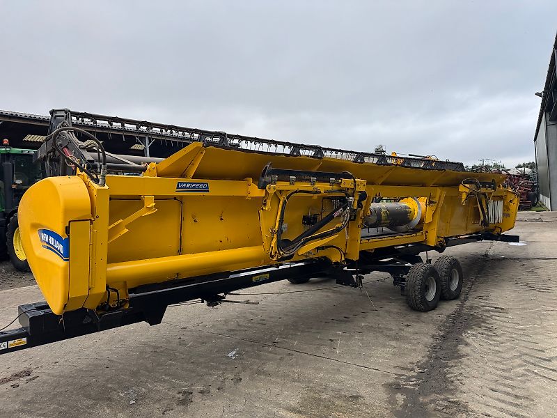 New Holland CR9080 c/w 30ft Varifeed Header