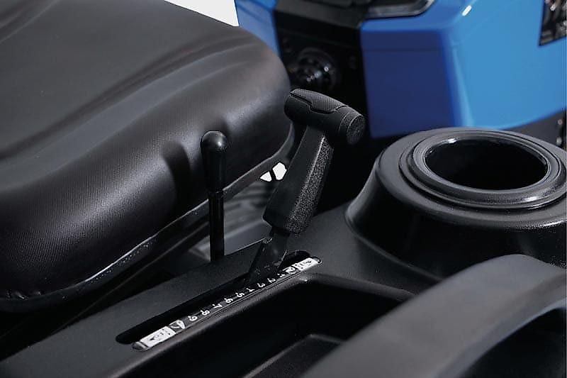 Solis 26 HST Frontlader Kleintraktor Ackerstollenbereifung