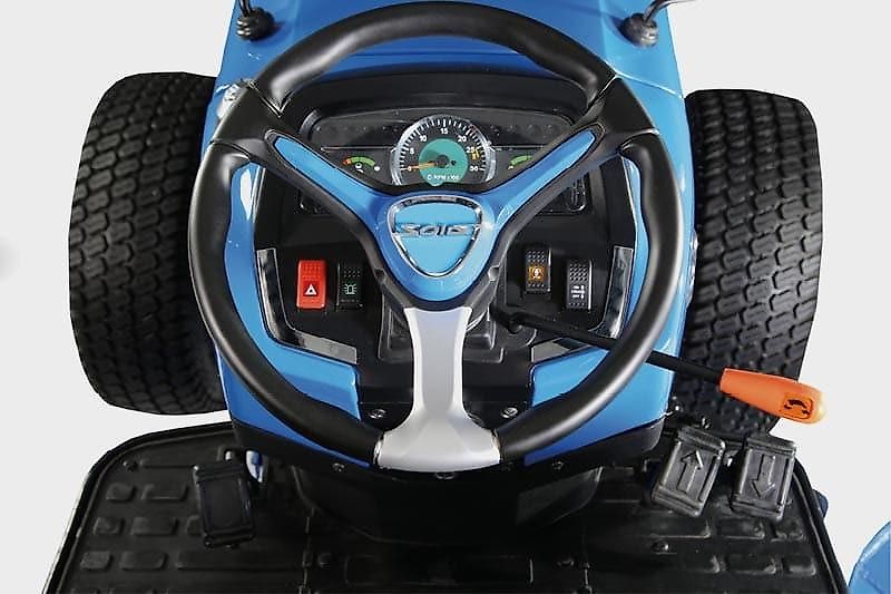 Solis 26 HST Frontlader Kleintraktor Ackerstollenbereifung