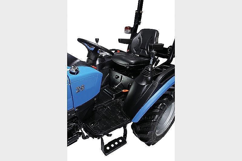 Solis 26 9+9 Frontlader Kleintraktor / Ackerstollenbereifung