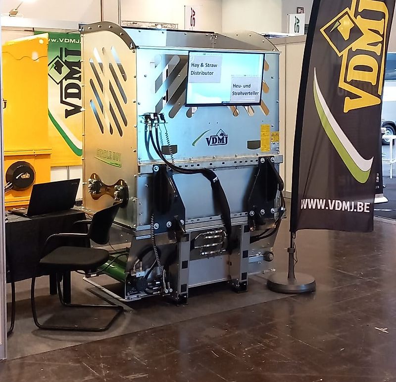 VDMJ Stable Boy Ballenauflöser Einstreumaschine Heuverteiler Quaderballen