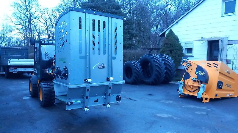 VDMJ Stable Boy Ballenauflöser Einstreumaschine Heuverteiler Quaderballen