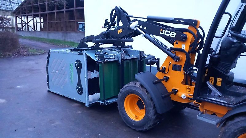 VDMJ Stable Boy Ballenauflöser Einstreumaschine Heuverteiler Quaderballen