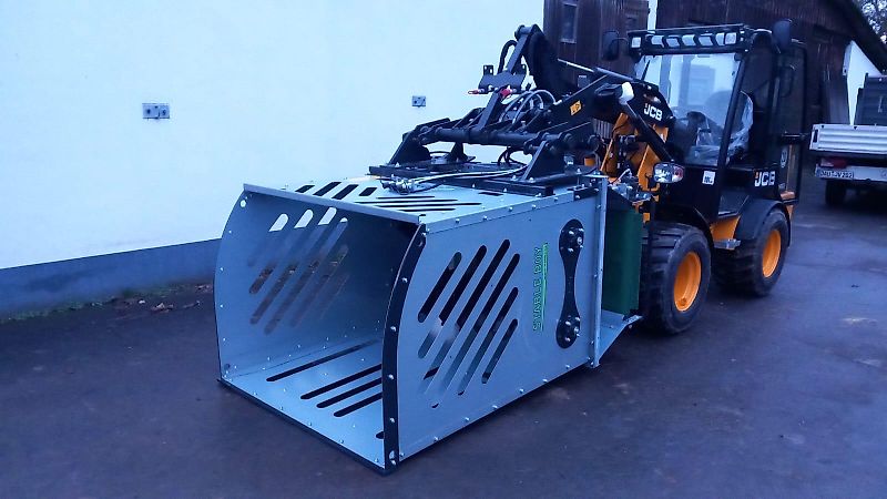 VDMJ Stable Boy Ballenauflöser Einstreumaschine Heuverteiler Quaderballen