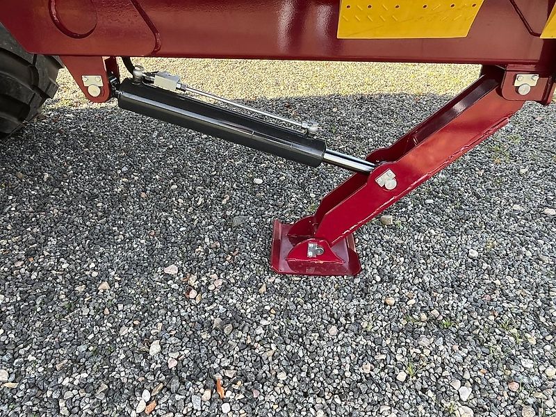 Pronar Halfpipe Erdmulde T701HP Top Angebot - am Lager