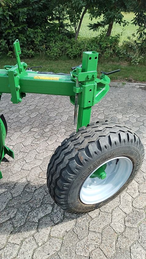 Howard Howard SP6 Schwenkpflug mit 265 cm Arbeitsbreite Gummistützrad mit hydraulischer Verstellung Pakerarmen für Schlepperleistungen um 200 PS sehr gut zur hohen Leistung der Swingplog für Kein Krone Lemken oder sonstiger Schwenkpflug leichte sandige & anmoori