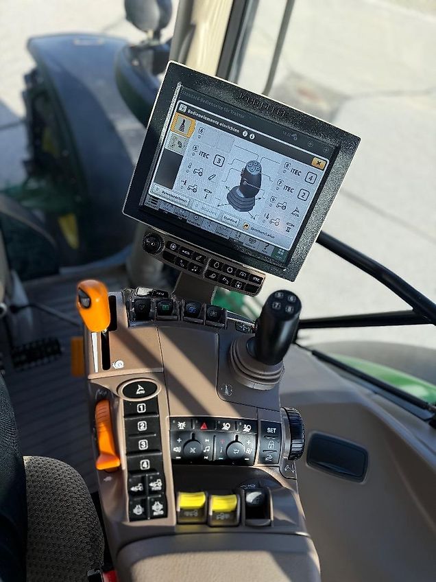 John Deere John Deere 6175R / 2460H