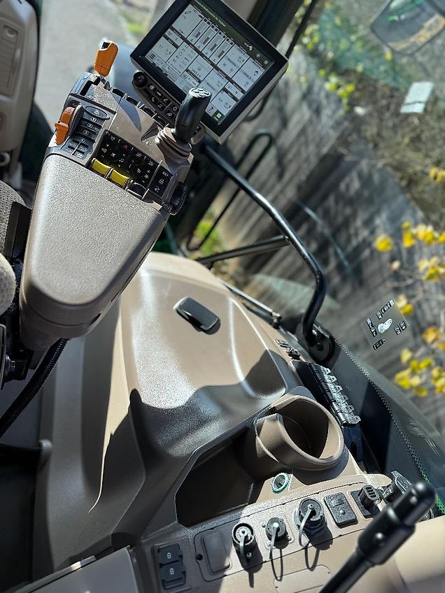 John Deere John Deere 6175R / 2460H