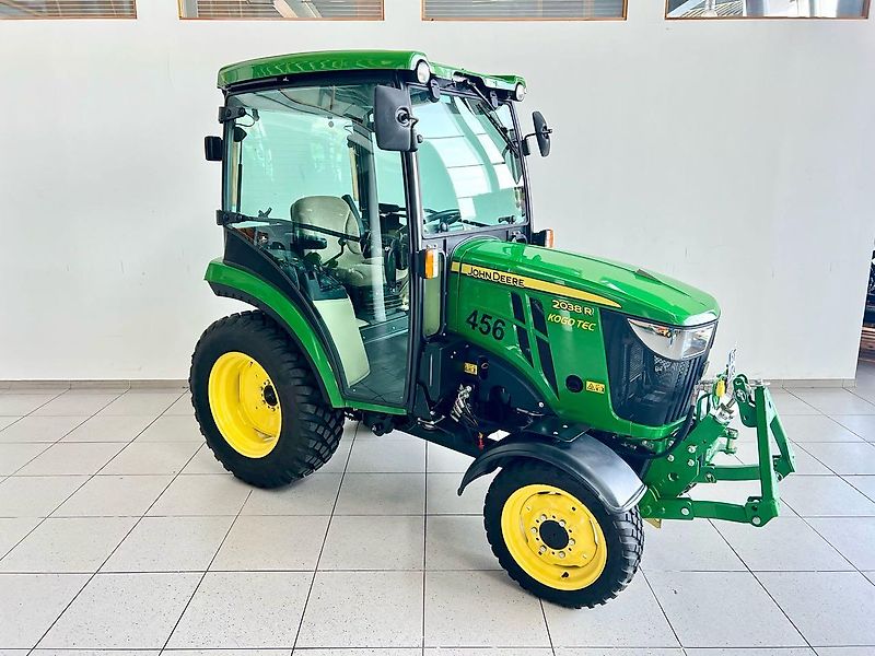 John Deere 2038R