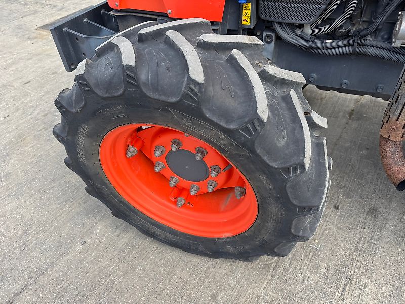 Kubota M8540 Narrow Half Track *85 HP*