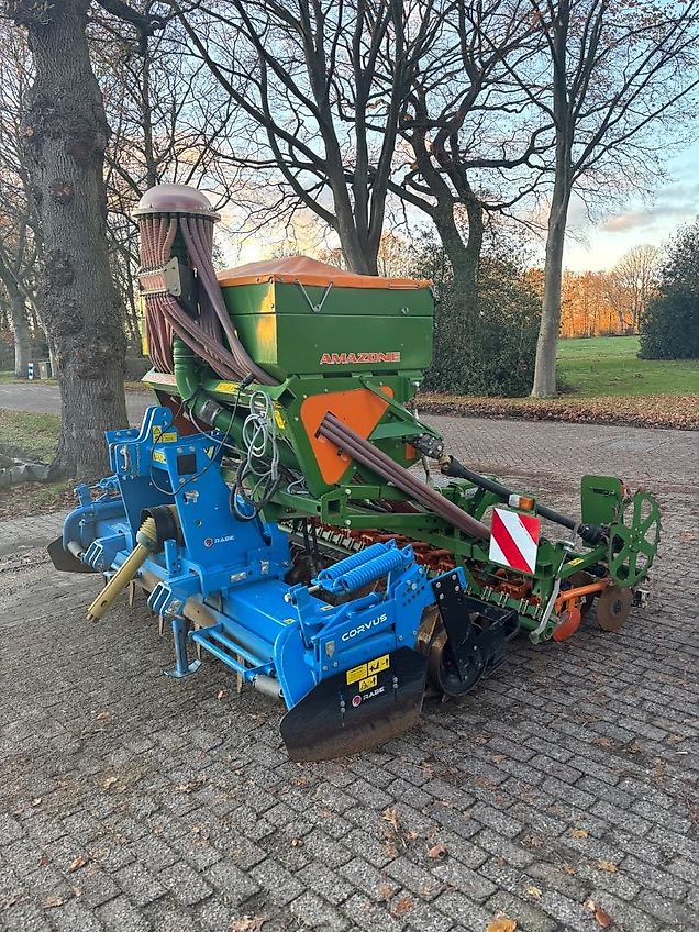 Amazone Rabe corvus met Amazone ADP 303 special zaaimachine