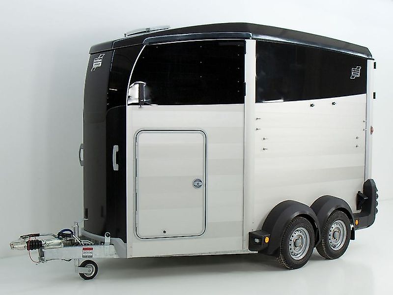 Ifor Williams Pferdeanhänger HBX 511|Sattelkammer