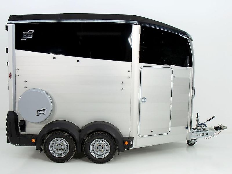 Ifor Williams Pferdeanhänger HBX 511|Sattelkammer