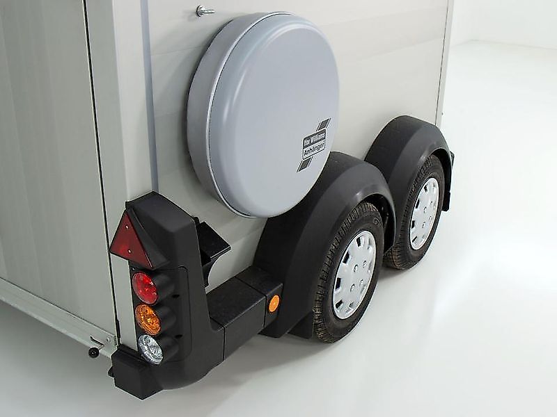 Ifor Williams Pferdeanhänger HBX 511|Sattelkammer