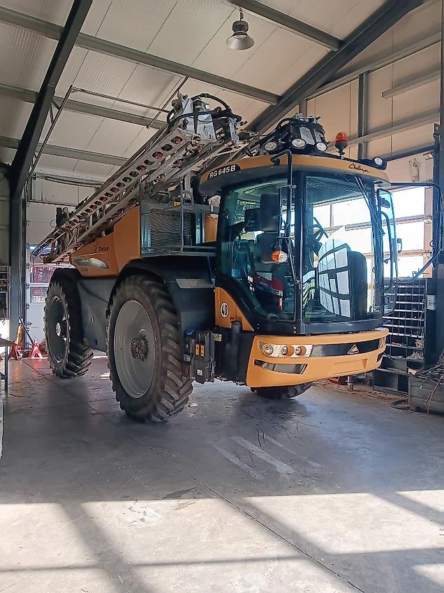 Challenger Rogator 645B