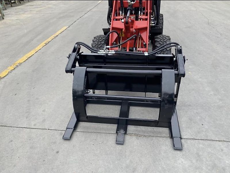 Shandong Nuoman Engineering Machinery Co., Ltd. Mini kniklader wiellader schovel + palletlepels, minigraver, veegwagen, grijper en grondbak