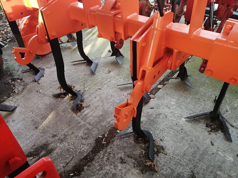 Howard Kongskilde Becker Howard kein Maschio Kerner Amazone Lemken Frontgrubber 250 cm Arbeitsbreite alle 7 Stiele sind auf einem stabile Tragrahmen geschraubt zur universellen Arbeitseinstellung 2 große Stützräder zur exakten Tiefeneinstellung mit Hitch & Zapf