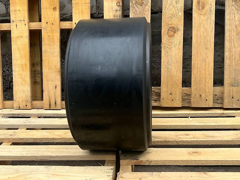 Midrollers to fit John Deere 8RT series tractors