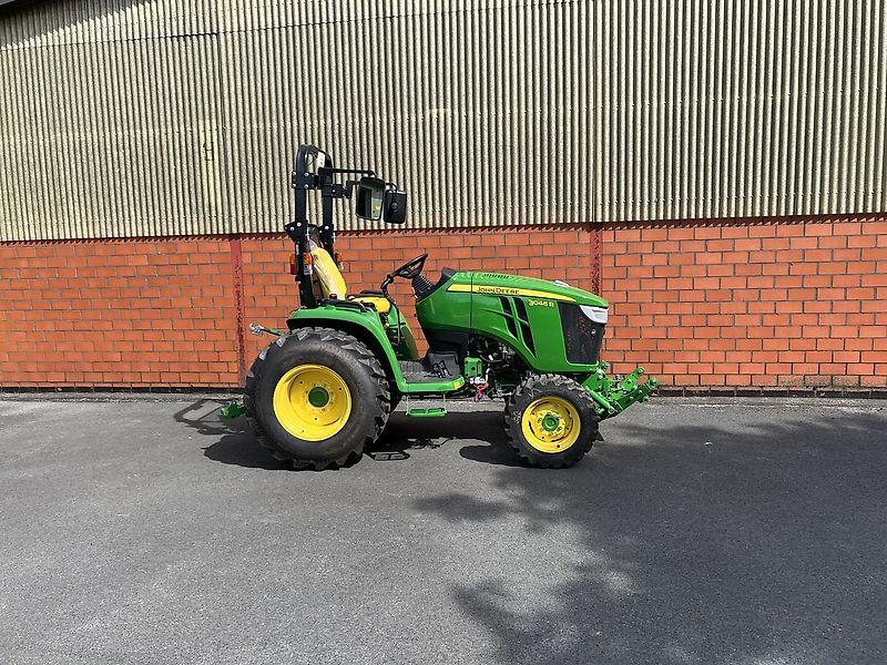 John Deere 3046R