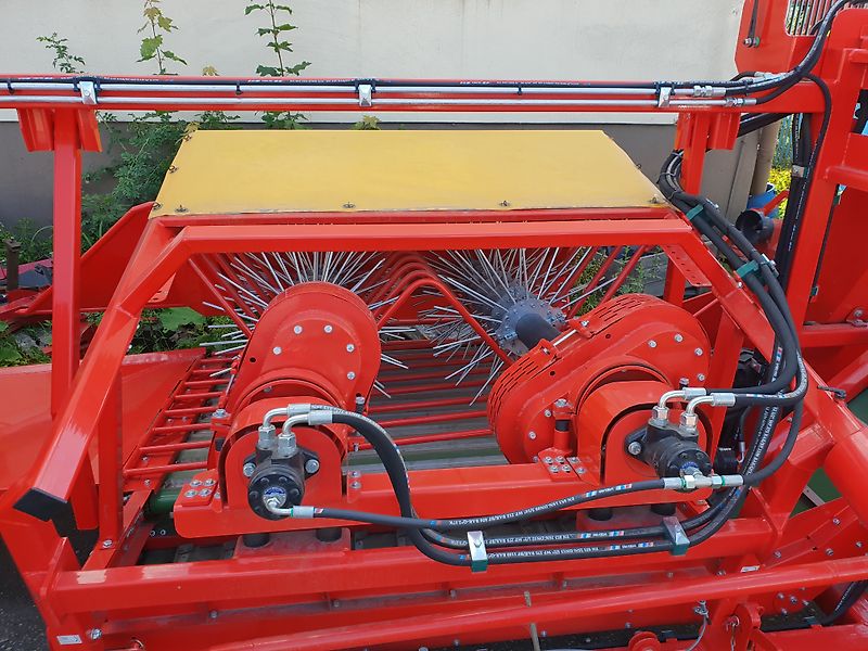 Lisicki Mähdrescher/ Vollerntemaschine/ Harvester/ Kombajn połówkowy do porzeczek/Segador