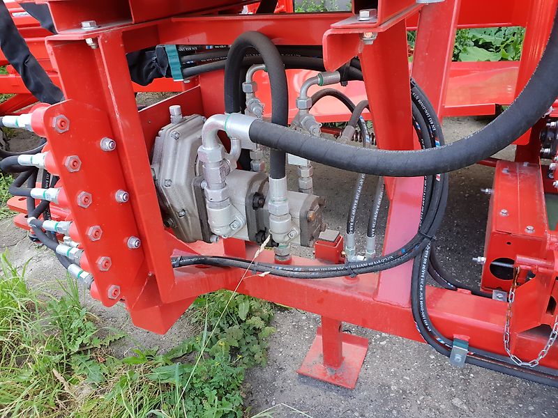 Lisicki Mähdrescher/ Vollerntemaschine/ Harvester/ Kombajn połówkowy do porzeczek/Segador