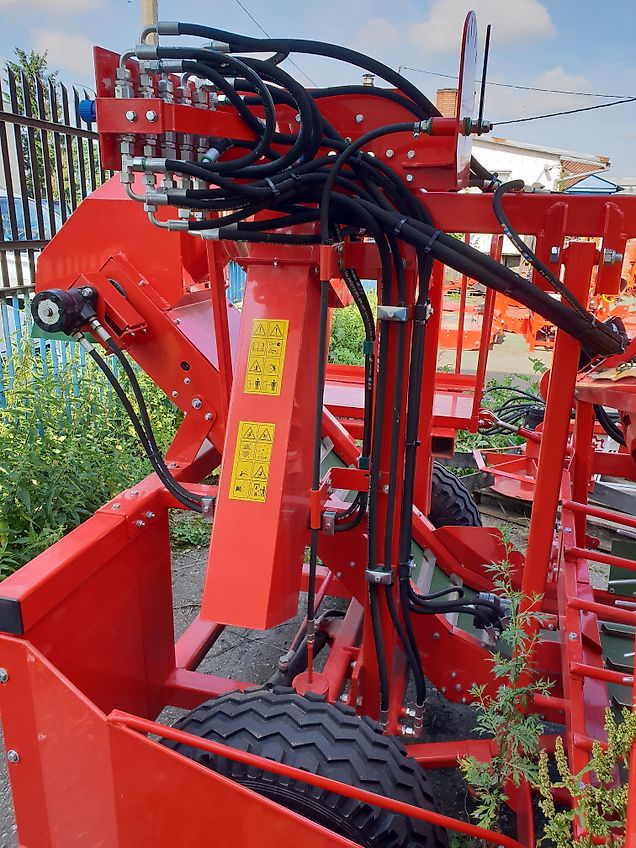 Lisicki Mähdrescher/ Vollerntemaschine/ Harvester/ Kombajn połówkowy do porzeczek/Segador