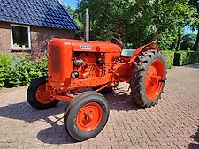 Nuffield 4 DM oldtimer met hef