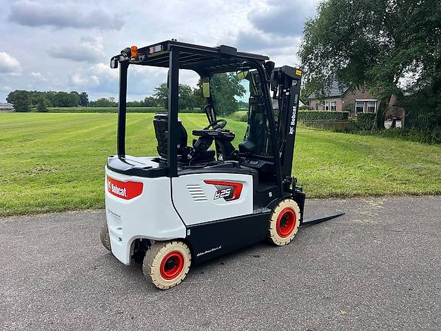 Bobcat B 25 X-7 Plus