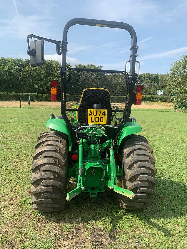 John Deere 3046R ROPS IT