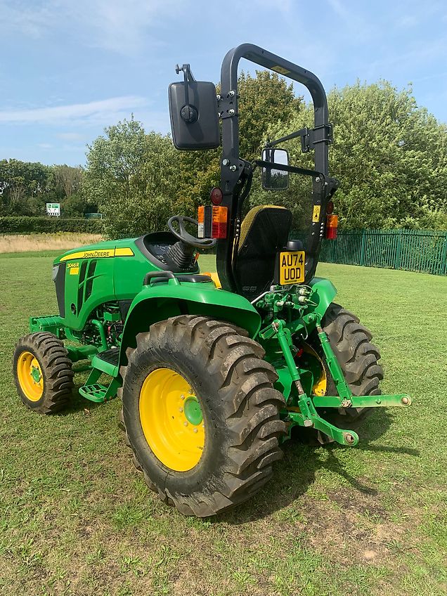 John Deere 3046R ROPS IT