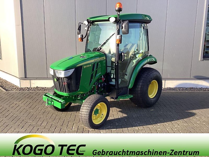 John Deere 3039R