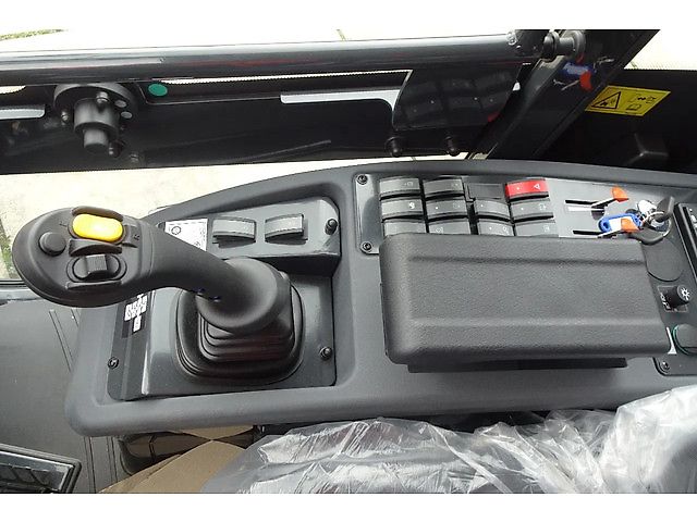 Komatsu WA80M Wielader Shovel