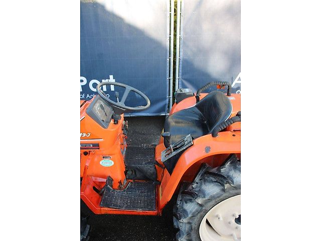 Kubota B1-17 Bulltra